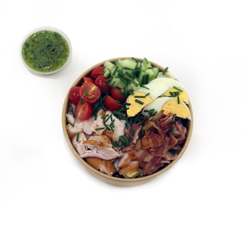 GEROOKTE KIPSALADE BOWL